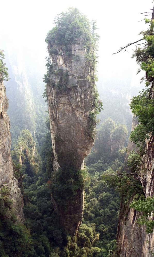 18. Taman Hutan Nasional Zhangjiajie, Cina