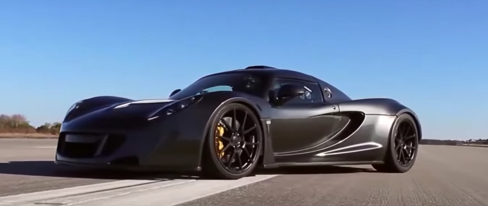 mobil tercepat 2021 Hennessey Venom GT.